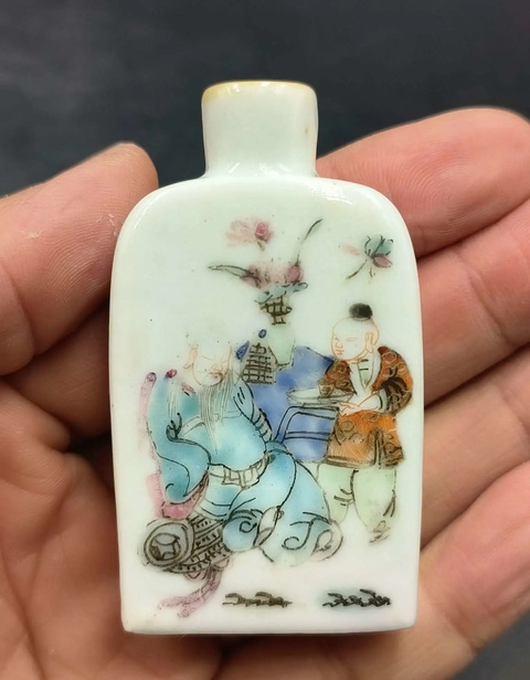 古玩陶瓷粉彩人物故事紋鼻煙壺拍賣，當前價格1200元