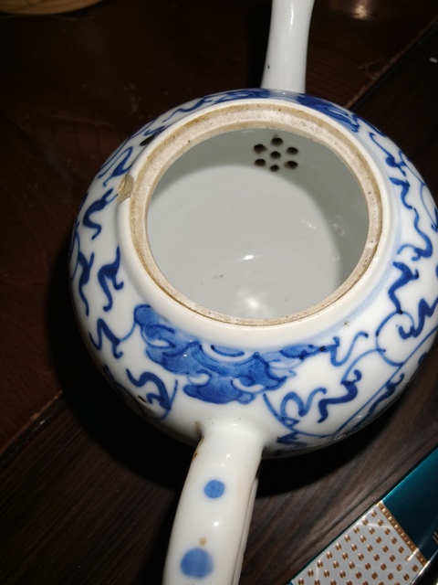 古玩陶瓷青花纏枝花卉紋壺真品鑒賞圖