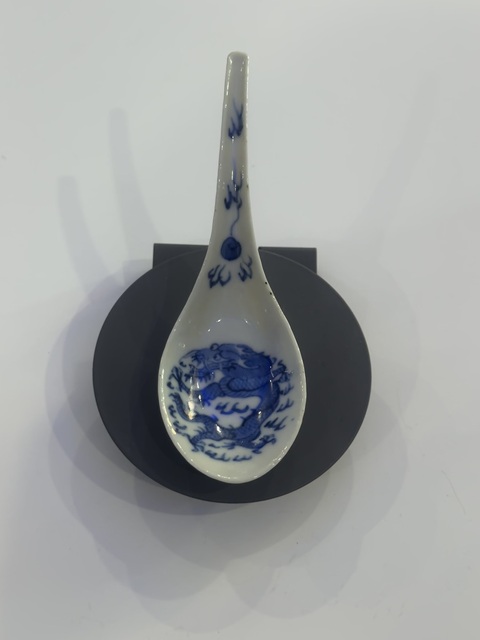 古玩陶瓷青花龍紋調羹真品鑒賞圖