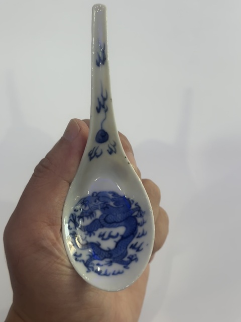 古玩陶瓷青花龍紋調羹真品鑒賞圖