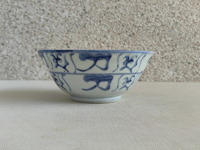 古玩陶瓷青花花卉紋碗真品鑒賞圖