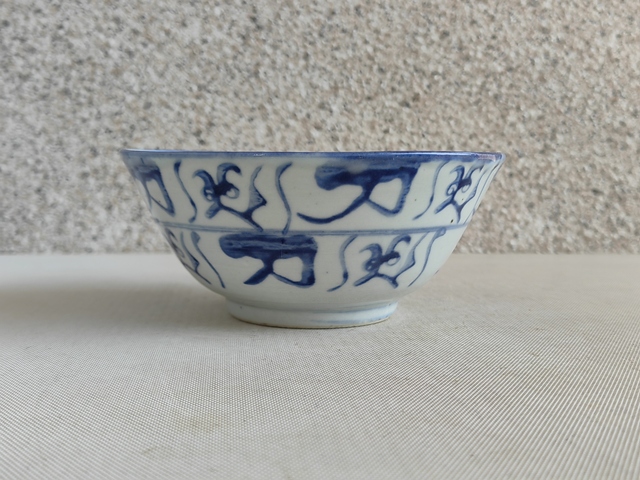 古玩陶瓷青花花卉紋碗真品鑒賞圖