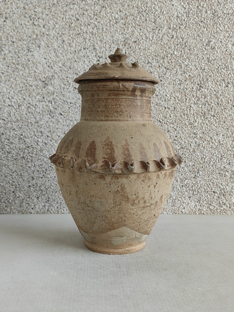 古玩陶瓷褐釉貼塑水波紋蓋罐拍賣，當前價格680元