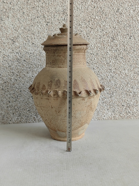 古玩陶瓷褐釉貼塑水波紋蓋罐拍賣，當前價格680元