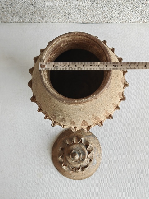 古玩陶瓷褐釉貼塑水波紋蓋罐拍賣，當前價格680元