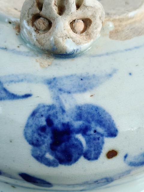 古玩陶瓷青花花卉紋三足爐真品鑒賞圖