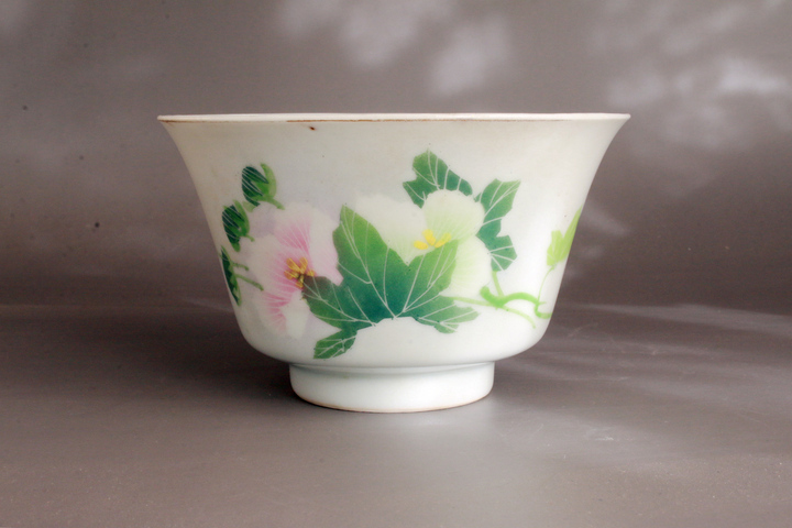 古玩陶瓷民國時期·粉彩花卉詩文茶杯真品鑒賞圖