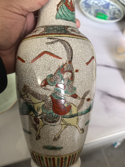 古玩陶瓷哥釉五彩刀馬人瓶真品鑒賞圖