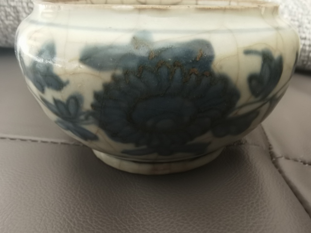 古玩陶瓷花卉紋青花罐真品鑒賞圖