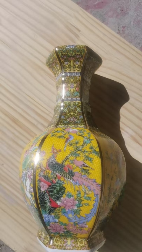 古玩陶瓷黃地粉彩花鳥紋瓶真品鑒賞圖