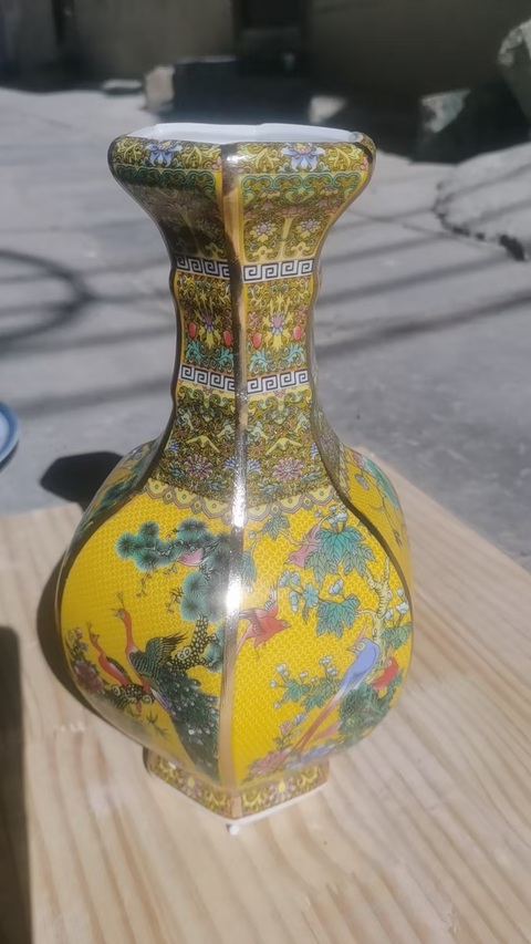 古玩陶瓷黃地粉彩花鳥紋瓶真品鑒賞圖