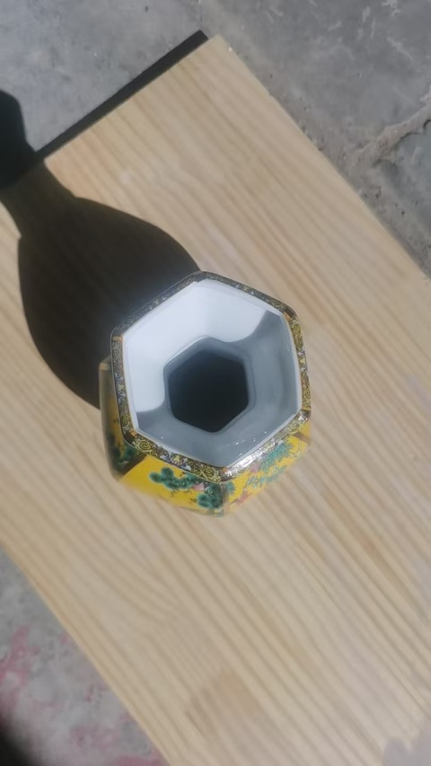 古玩陶瓷黃地粉彩花鳥紋瓶真品鑒賞圖