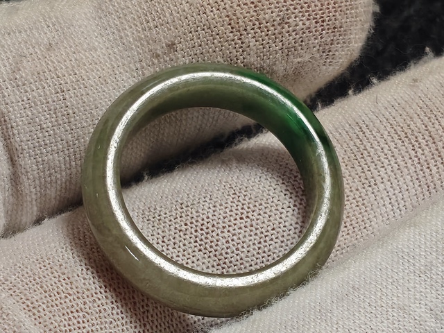 古玩玉器天然翡翠指環真品鑒賞圖