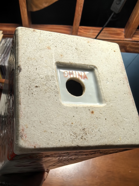 古玩陶瓷粉彩花卉天圓地方瓶真品鑒賞圖