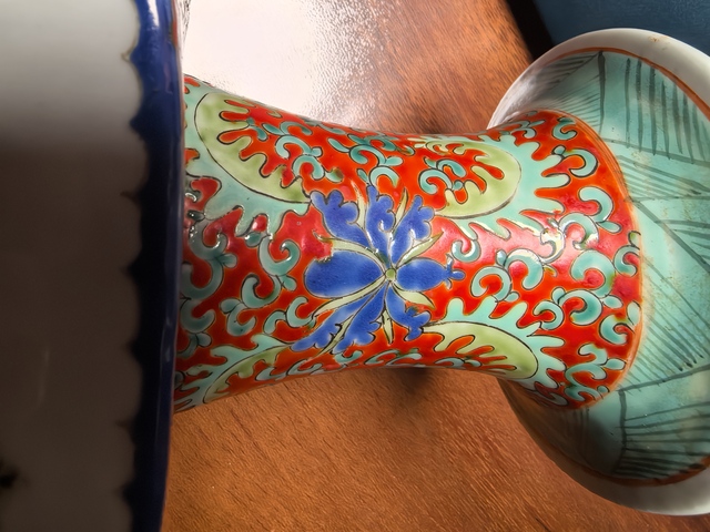 古玩陶瓷粉彩花卉天圓地方瓶真品鑒賞圖