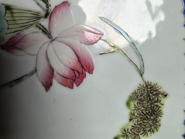 古玩陶瓷粉彩花卉天圓地方瓶真品鑒賞圖