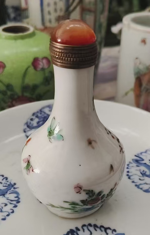 古玩陶瓷花鳥紋鼻煙壺真品鑒賞圖