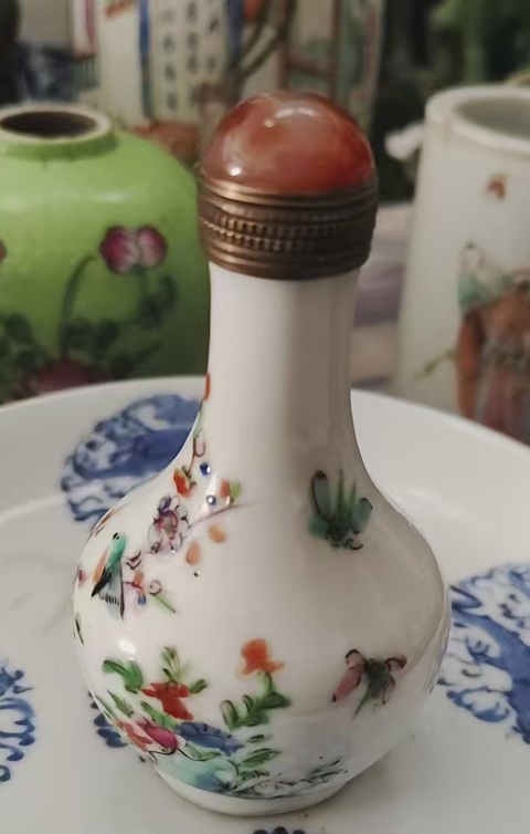 古玩陶瓷花鳥紋鼻煙壺真品鑒賞圖