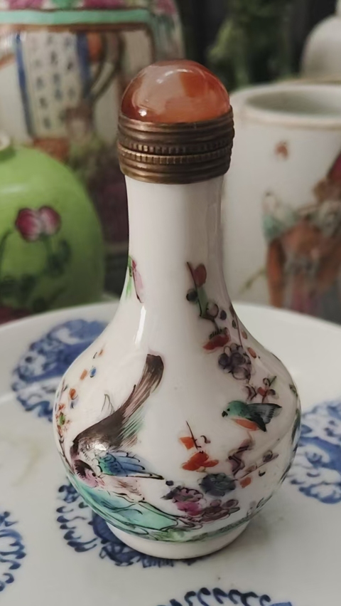 古玩陶瓷花鳥紋鼻煙壺真品鑒賞圖