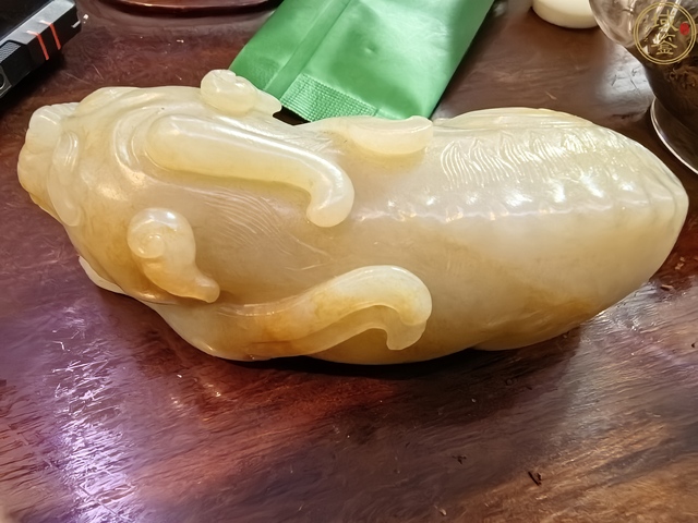 古玩玉器和田玉瑞獸手把件真品鑒賞圖