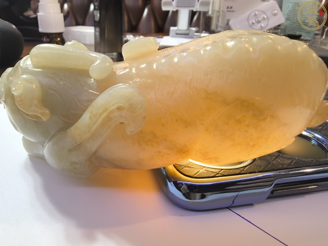 古玩玉器和田玉瑞獸手把件真品鑒賞圖
