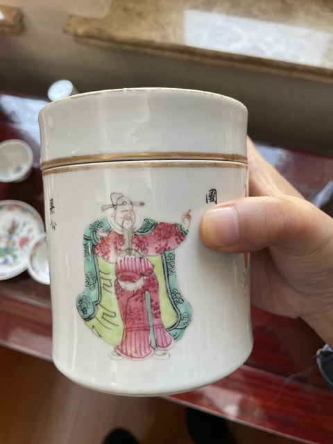 古玩陶瓷清晚·粉彩無雙譜人物詩文蓋缸 真品鑒賞圖