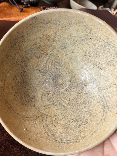 古玩陶瓷青釉花卉紋碗真品鑒賞圖