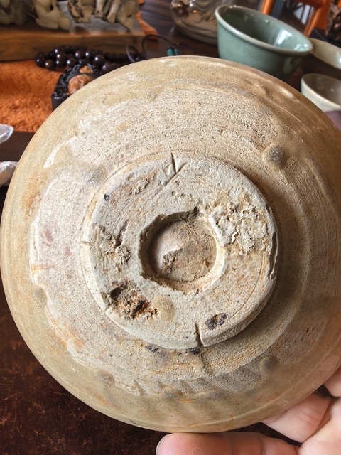 古玩陶瓷青釉花卉紋碗真品鑒賞圖