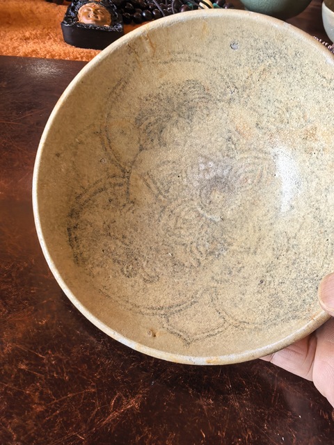 古玩陶瓷青釉花卉紋碗真品鑒賞圖