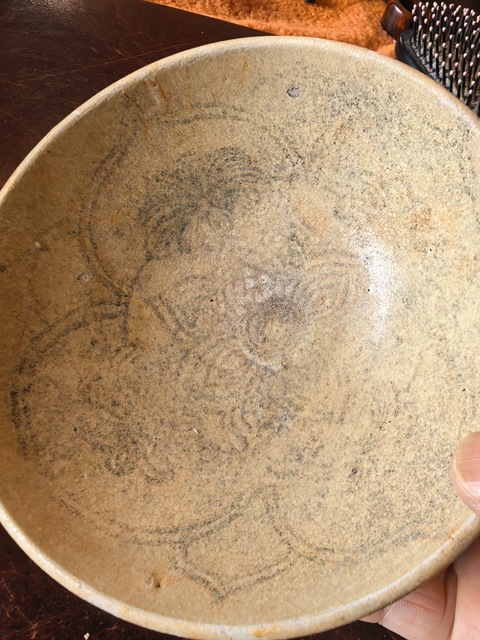 古玩陶瓷青釉花卉紋碗真品鑒賞圖