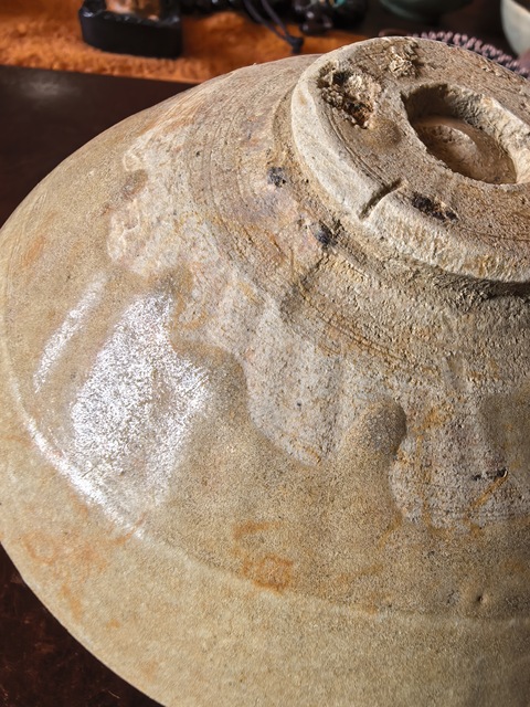 古玩陶瓷青釉花卉紋碗真品鑒賞圖