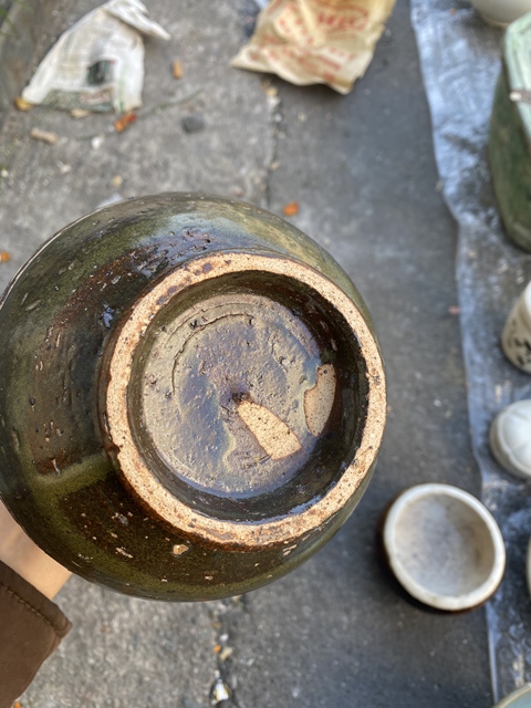 古玩陶瓷刻花瓶真品鑒賞圖