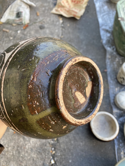 古玩陶瓷刻花瓶真品鑒賞圖