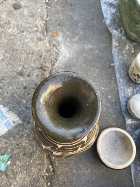 古玩陶瓷刻花瓶真品鑒賞圖