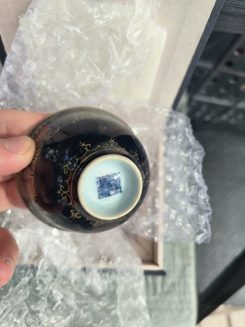 古玩陶瓷清乾隆霽藍釉描金夔龍紋杯真品鑒賞圖