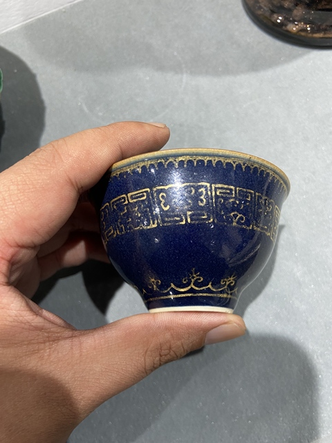 古玩陶瓷清乾隆 霽藍(lán)釉描金夔龍紋杯真品鑒賞圖