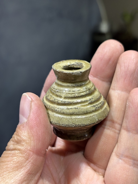 古玩陶瓷越窯青瓷弦紋瓶真品鑒賞圖