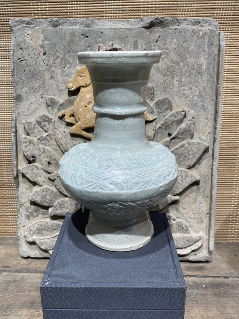 古玩陶瓷云市窯花卉紋盤口瓶真品鑒賞圖