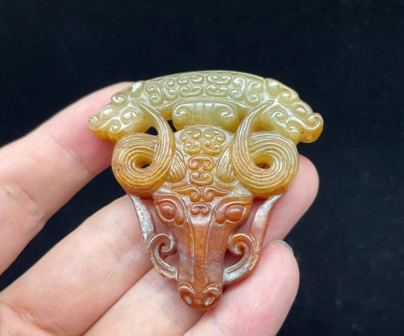 古玩玉器做舊仿古“獸面玉飾”真品鑒賞圖