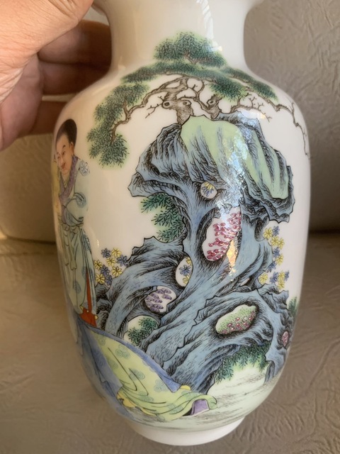 古玩陶瓷人物紋粉彩瓶真品鑒賞圖