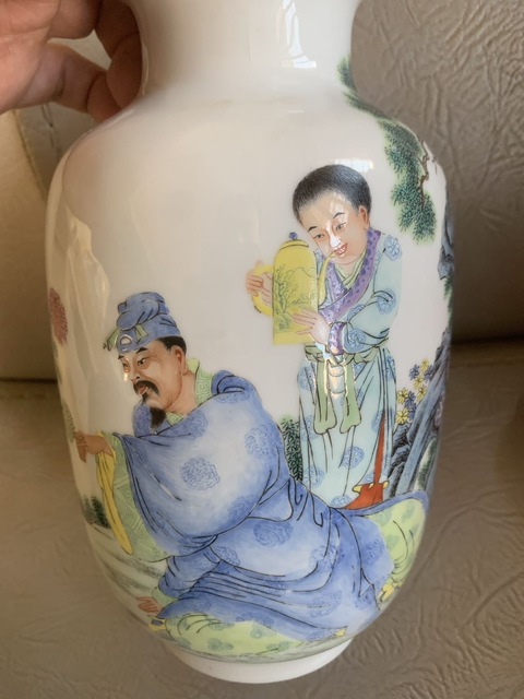 古玩陶瓷人物紋粉彩瓶真品鑒賞圖