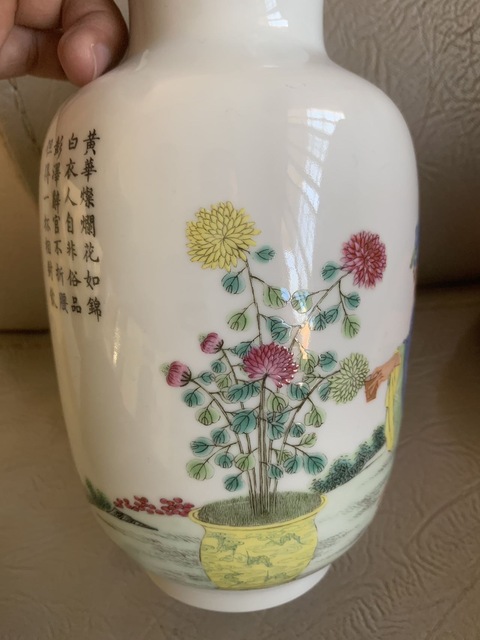 古玩陶瓷人物紋粉彩瓶真品鑒賞圖