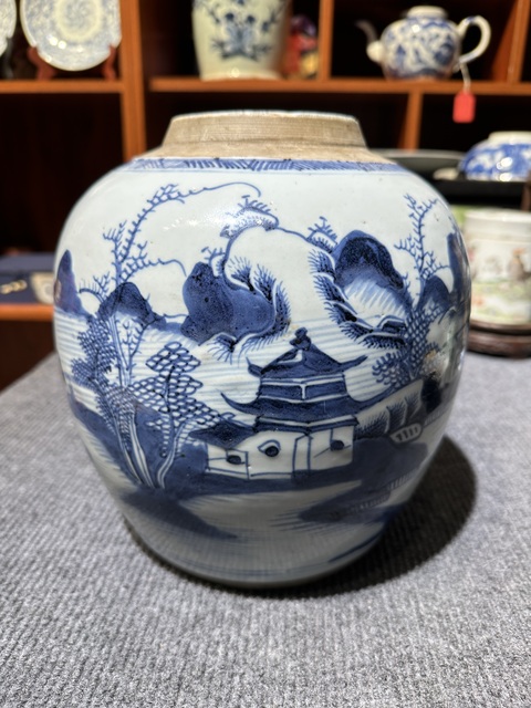 古玩陶瓷山水紋青花罐真品鑒賞圖