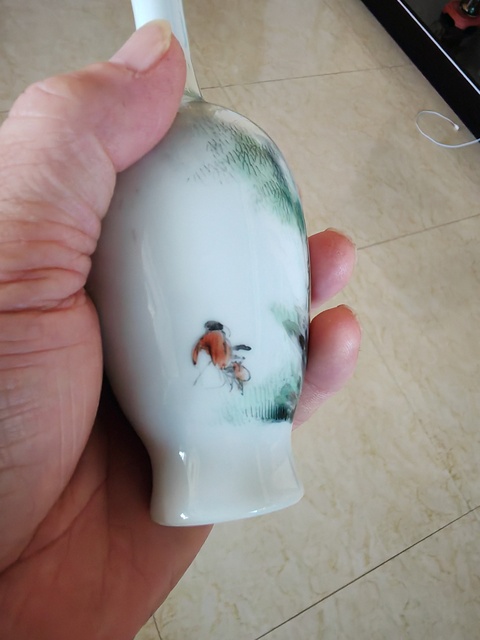 古玩陶瓷民國 青綠山水紋蒜頭瓶真品鑒賞圖