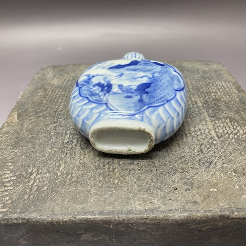 古玩陶瓷人物山水紋青花鼻煙壺真品鑒賞圖