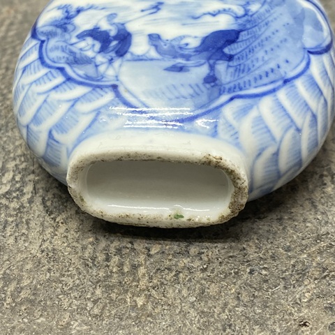 古玩陶瓷人物山水紋青花鼻煙壺真品鑒賞圖