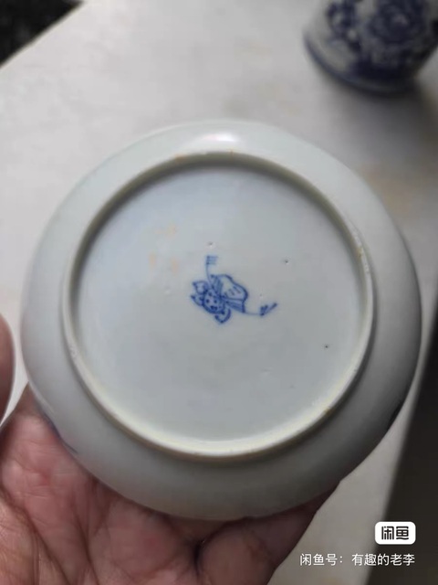 古玩陶瓷桃蝠紋款博古圖青花盤(pán)真品鑒賞圖