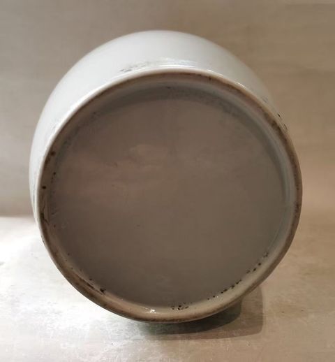 古玩陶瓷白釉羅漢瓶真品鑒賞圖