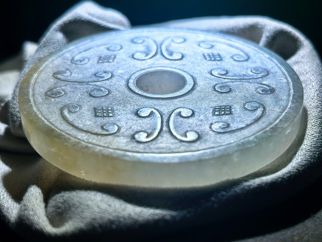 古玩玉器天然翡翠雕“卷云紋璧”真品鑒賞圖