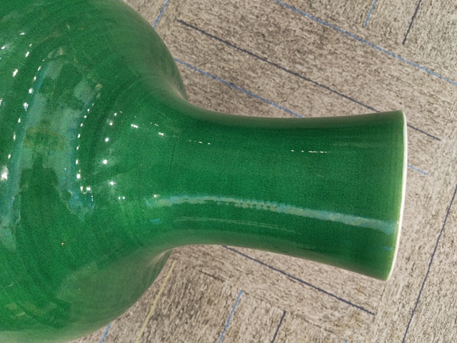 古玩陶瓷魚籽綠釉天球瓶真品鑒賞圖